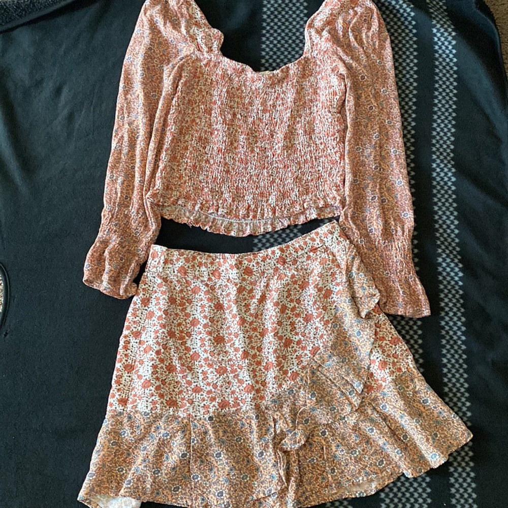 Hello I am selling a Flower Design skirt, Brand: Sim and Sam